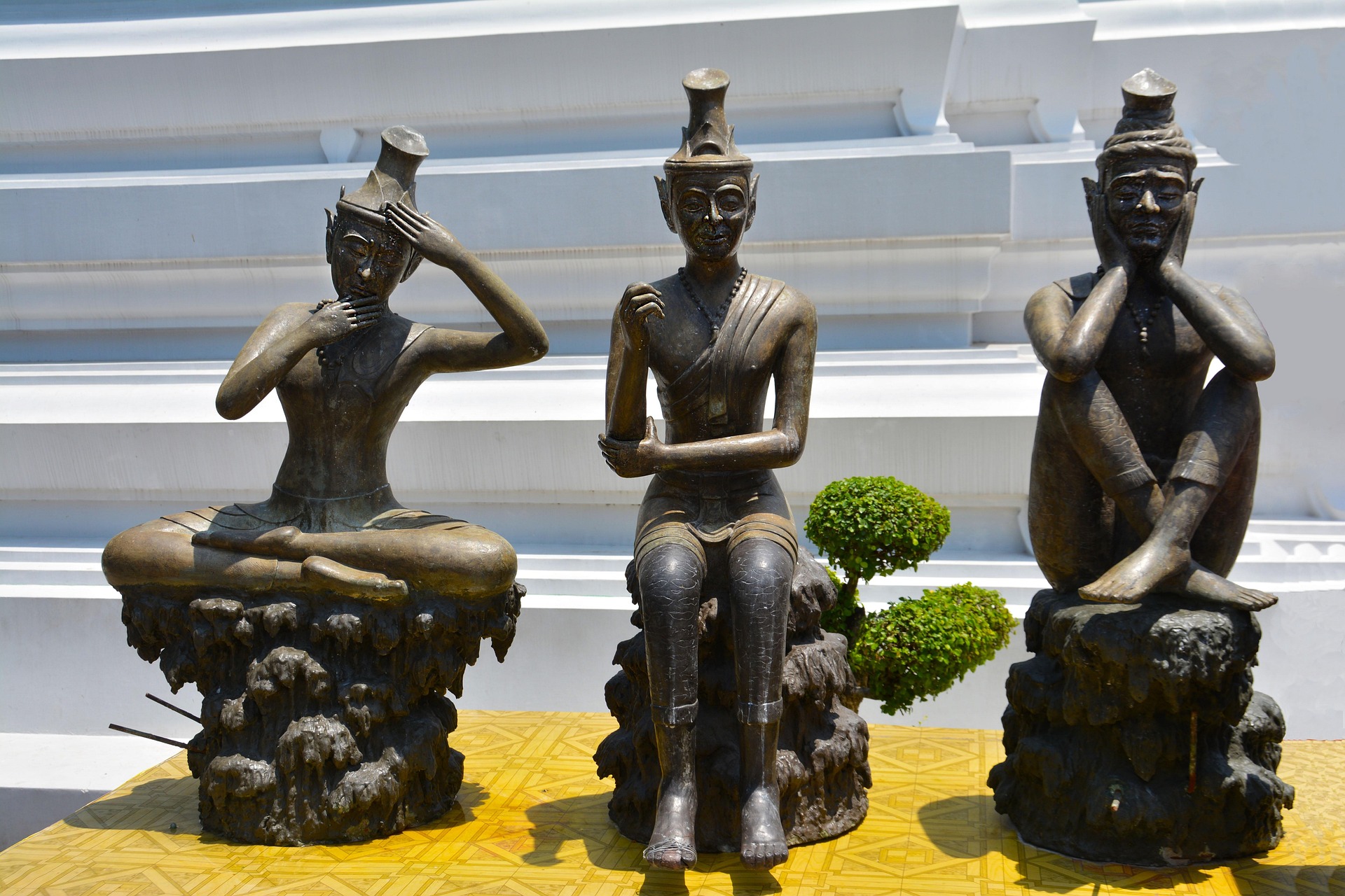 thai yoga statues 1383550 1920